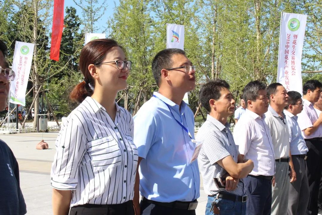 【齐鲁之"志】团平度市委组织志愿者服务中国花生产业发展大会