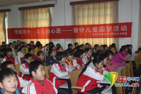 图为情暖寒冬·点亮微心愿——留守儿童圆梦活动现场。郭璋供图 图为情暖寒冬·点亮微心愿——留守儿童圆梦活动现场。郭璋供图