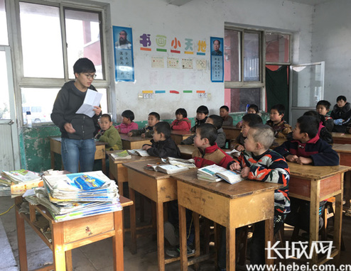 "七彩阳光课堂"公益助学活动走进赞皇明德小学