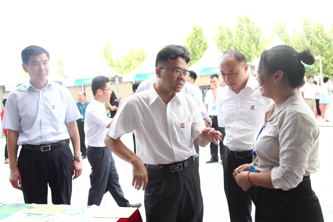 团中央青年志愿者行动指导中心主任张朝晖 到会场指导工作