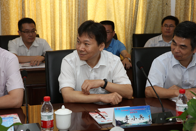 李小兵接见志愿者